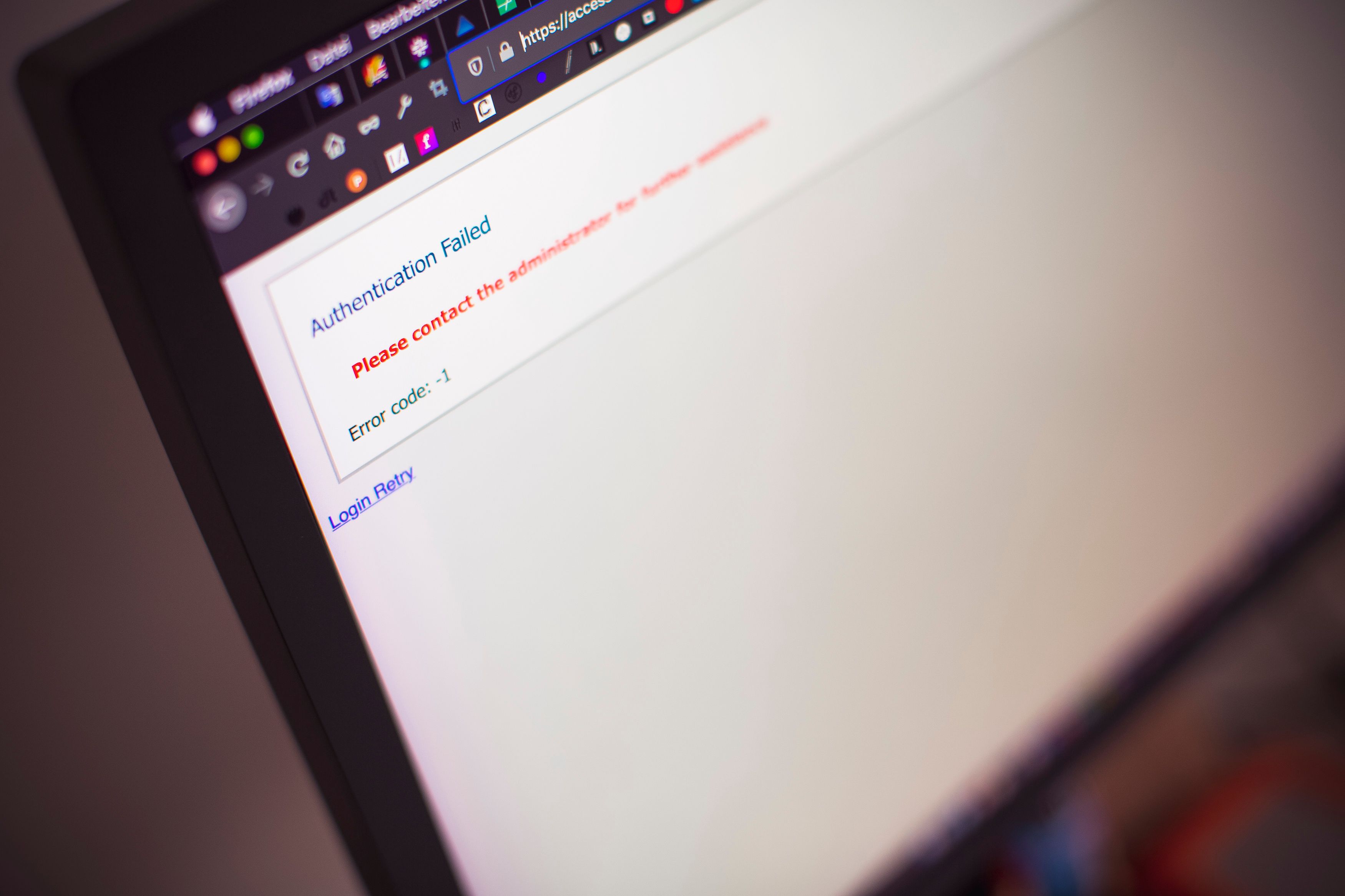 Computer screen displaying an authentication failed message, a sign of a compromised account after a data breach